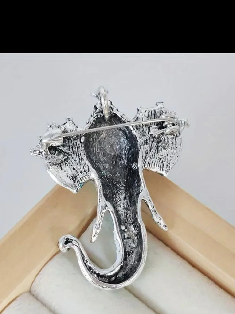 Beautiful Elephant Brooch NEW